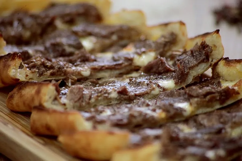 Kavurma Kaşar Pide